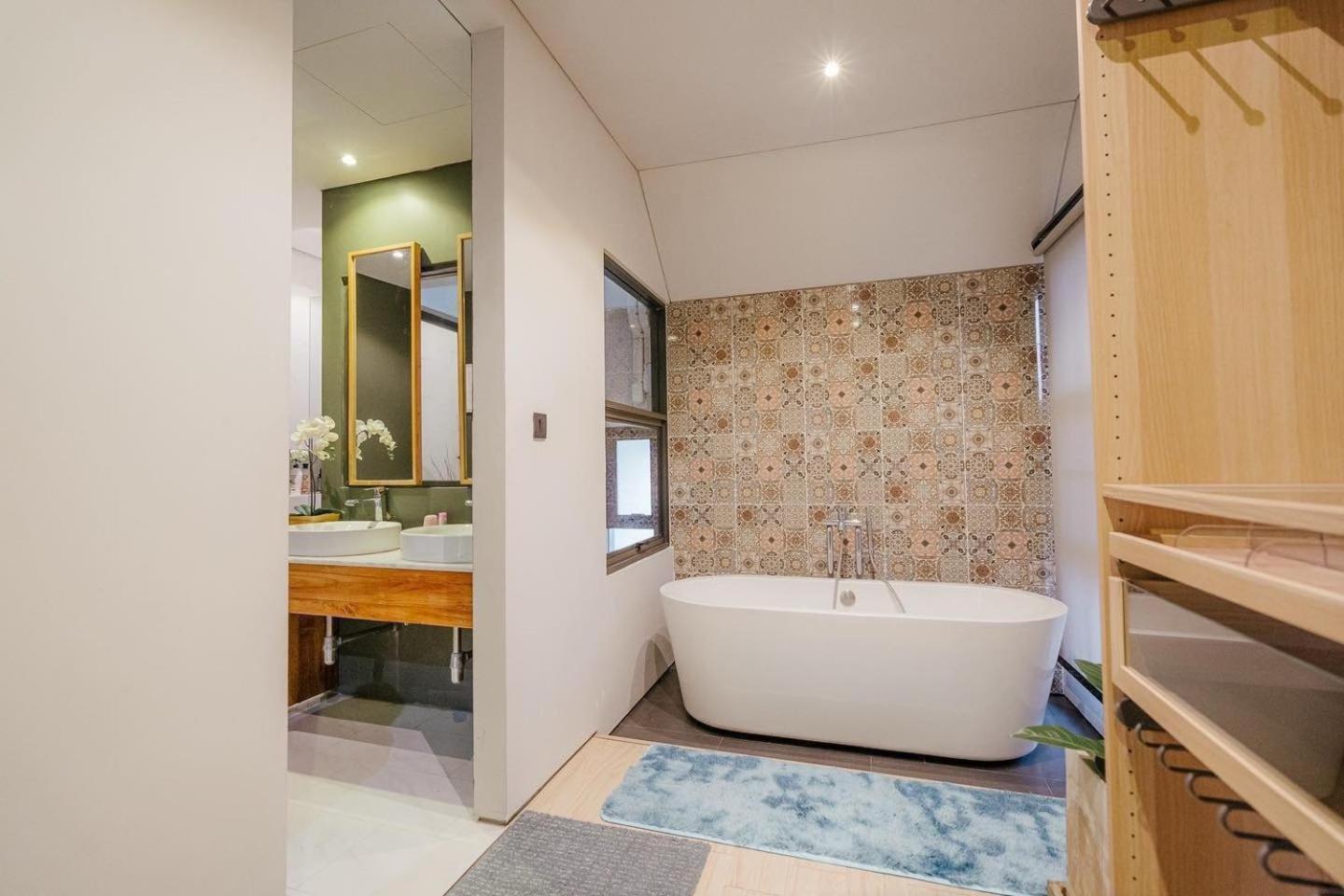 Villa Pool 107b